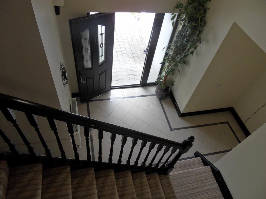 Ethan House Holiday Suites Килларни Экстерьер фото