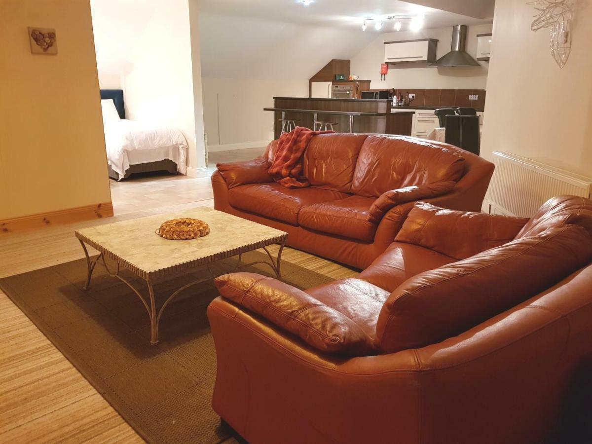 Ethan House Holiday Suites Килларни Экстерьер фото