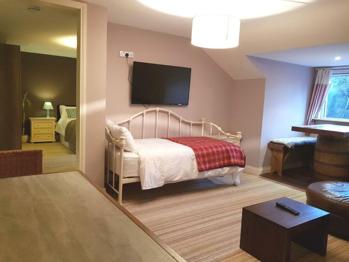 Ethan House Holiday Suites Килларни Экстерьер фото