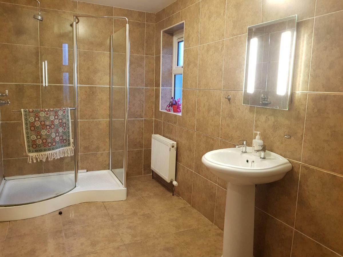 Ethan House Holiday Suites Килларни Экстерьер фото