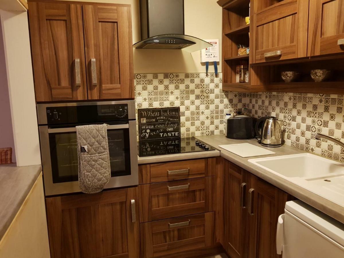 Ethan House Holiday Suites Килларни Экстерьер фото
